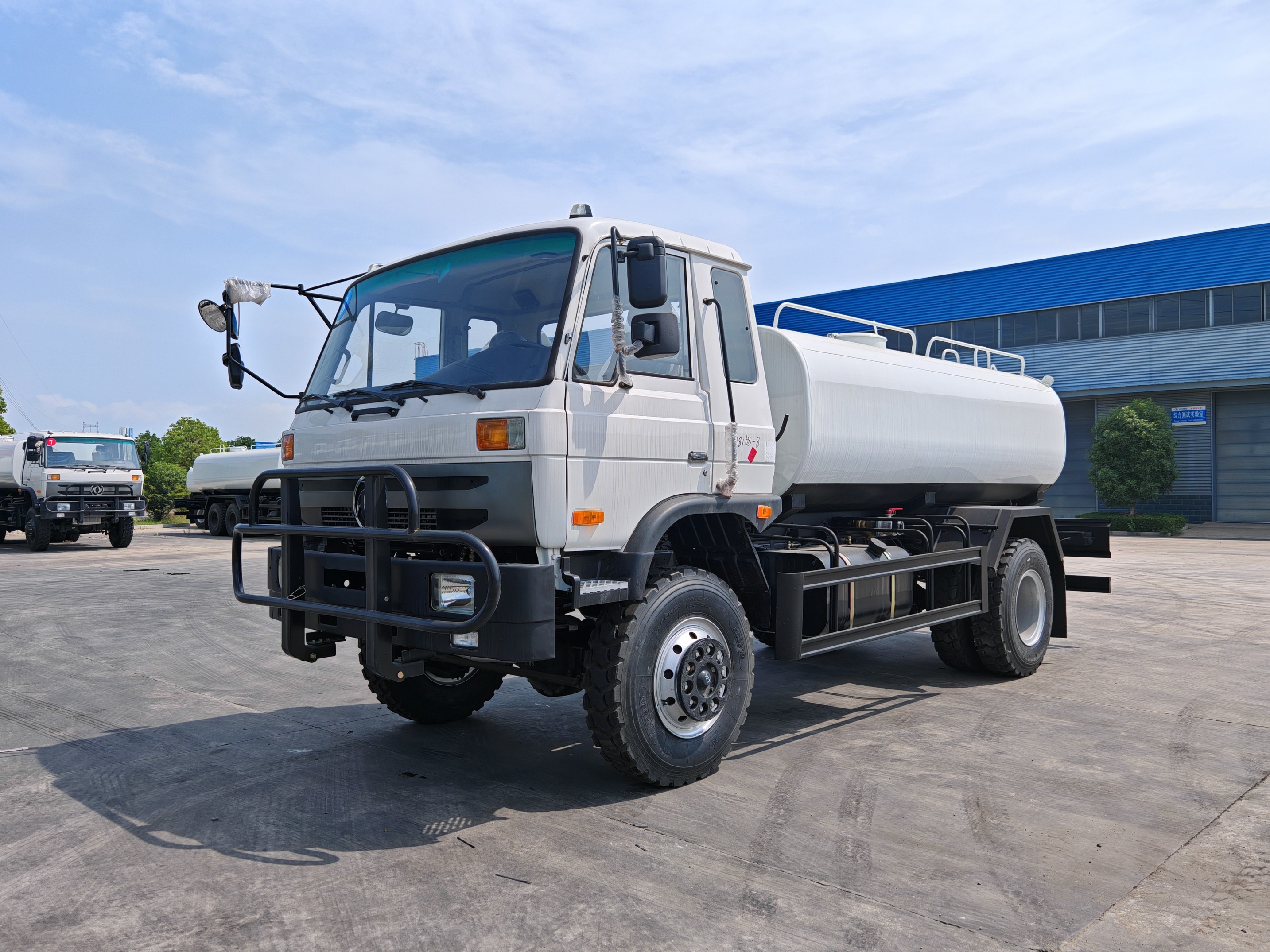 8 cubic meter tank volume four-wheel drive capability  4x4 truck
