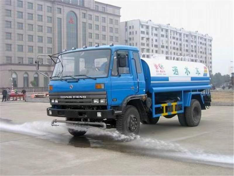 4x2 water tank truck ideal for road cleaning