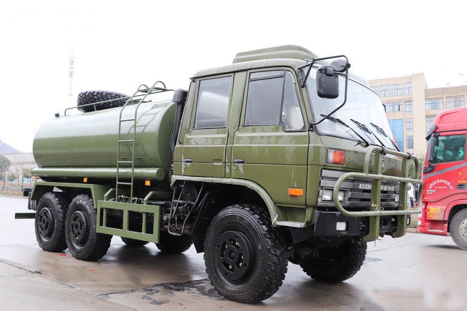 Dongfeng 6x6 All-Wheel Drive Tank Truck with 6 people capacity 