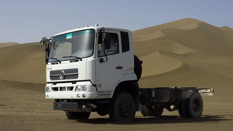 4x4 off-road cargo truck With a flat head half cab design