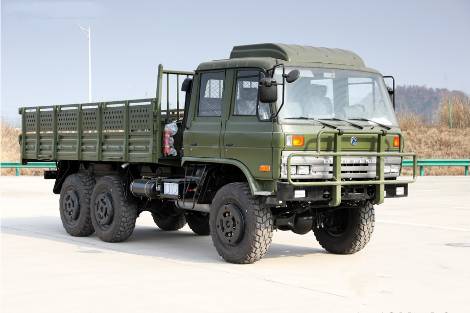 Double-row cab a heavy-duty, six-wheel drive (6x6) truck 